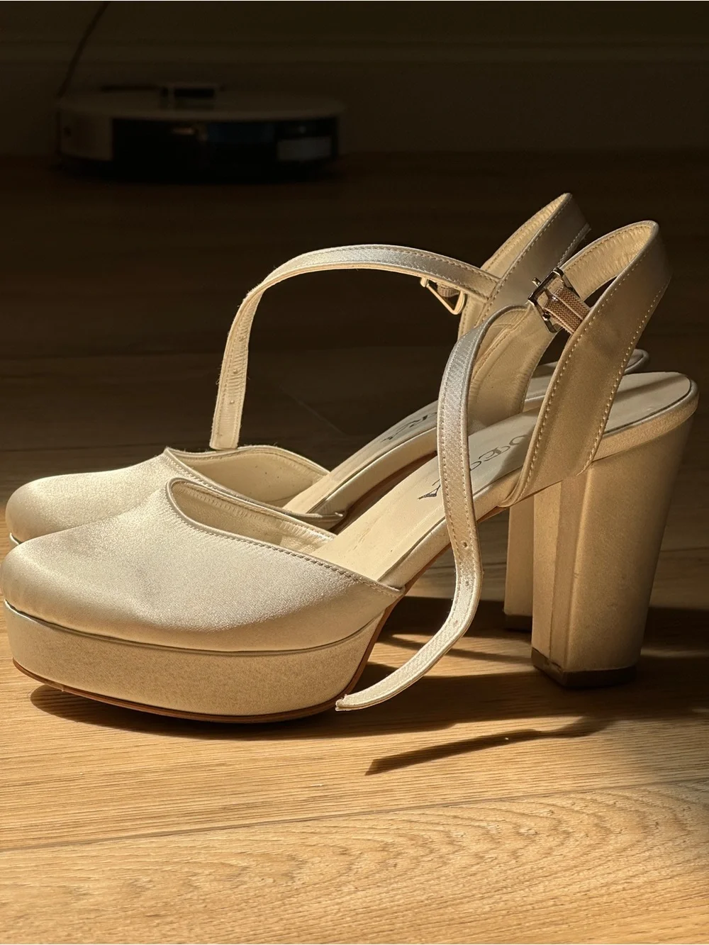 N/A elegant cream
